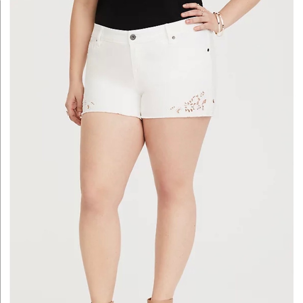 - **NWT** Torrid White Cutout Embroidery Skinny Short